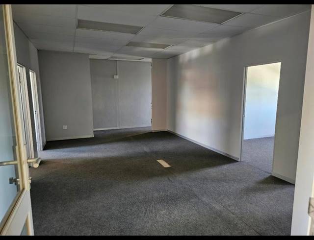 OFFICE FOR SALE IN SILVER LAKES